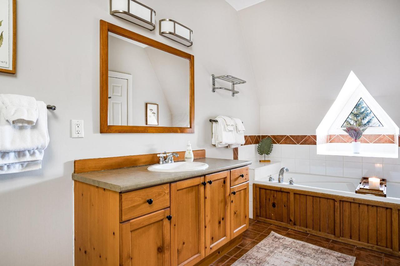 Beautiful & Bright 3 Bed Townhome Near Village Блу-Маунтинс Экстерьер фото